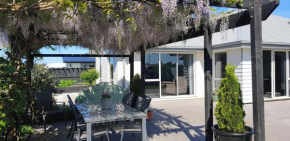 Отель Courtenay B & B  Кайапой
